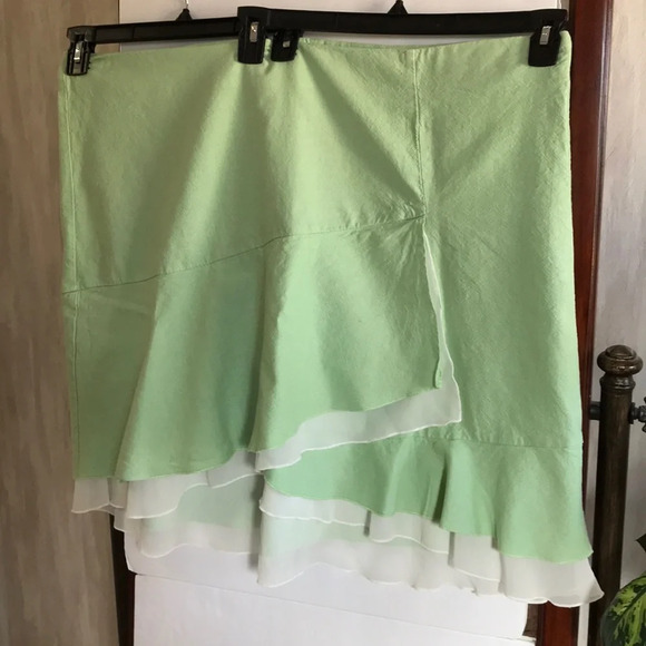 Torrid green skirt with sheer cream hem layer - Picture 1 of 9